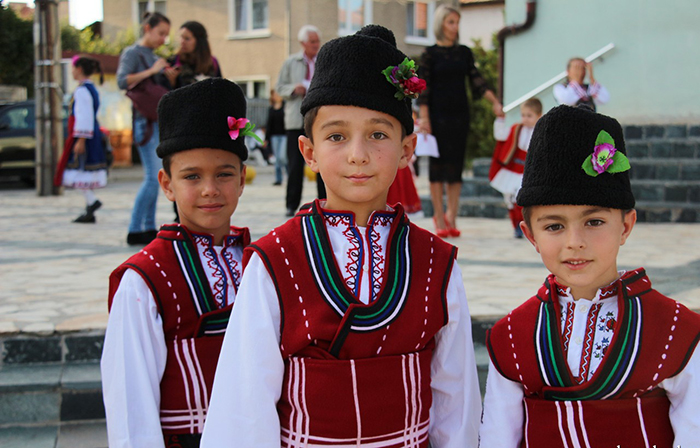 С богата фолклорна програма, Добринище отбеляза своя празник
