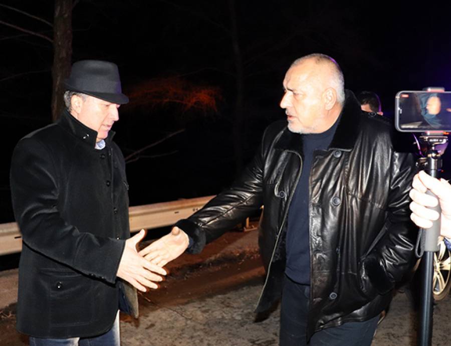 ОБЕЗОПАСЕН Е ПРОПАДНАЛИЯТ УЧАСТЪК ОТ ПЪТЯ ДО СЕЛО МЕСТА